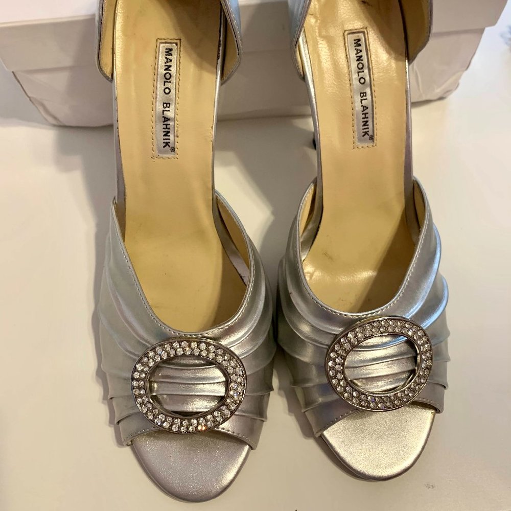 EUC Manolo Blahnik silver 'sedaraby' pump sz 40
